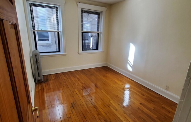 1 bed, 1 bath, $2,400, Unit 12