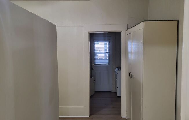 Studio, 1 bath, 325 sqft, $1,600, Unit 06