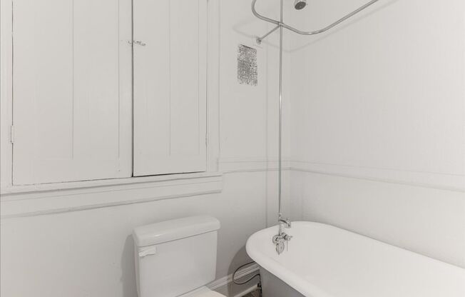 Studio, 1 bath, 332 sqft, $950, Unit 205