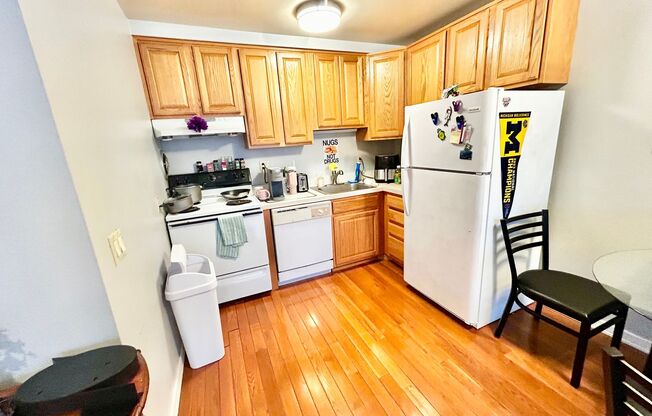 2 beds, 1 bath, 768 sqft, $2,425, Unit 214