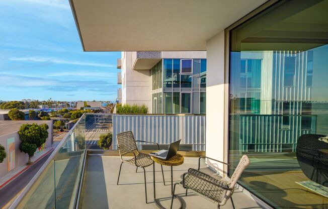 2 beds, 2 baths, 872 sqft, $5,300, Unit 202