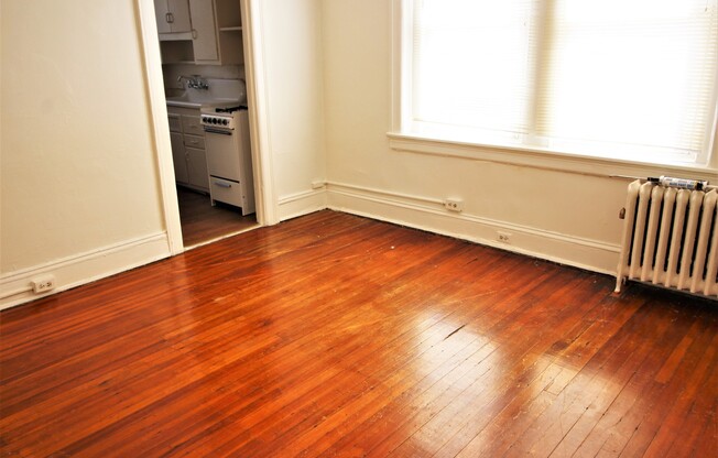 1 bed, 1 bath, 2 sqft, $950, Unit #206