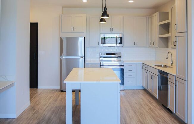 1 bed, 1 bath, 681 sqft, $1,500, Unit 212