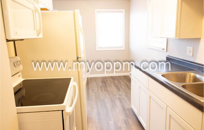 Studio, 1 bath, 550 sqft, $800, Unit 5940.5