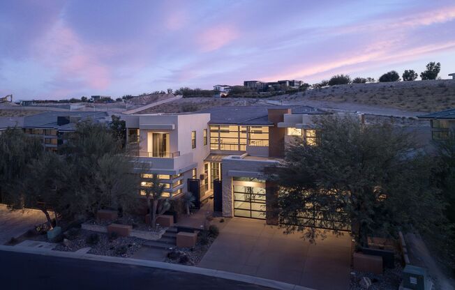 Exceptional 3-Bedroom Home in the Ridges