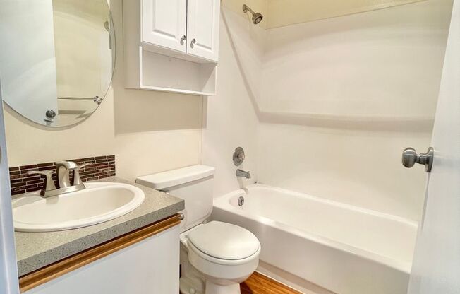 2 beds, 2 baths, 900 sqft, $2,995, Unit 301