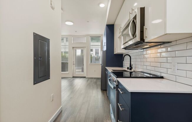 Studio, 1 bath, 322 sqft, $1,475, Unit 413 - AFF