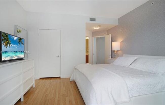 2 beds, 2 baths, $4,400, Unit # 3220 N
