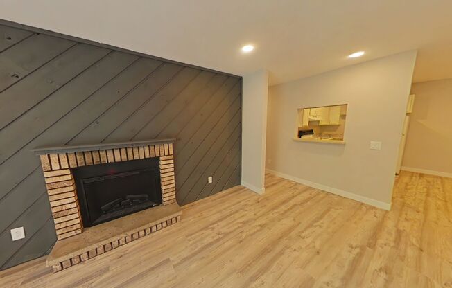 2 beds, 1 bath, 895 sqft, $1,500