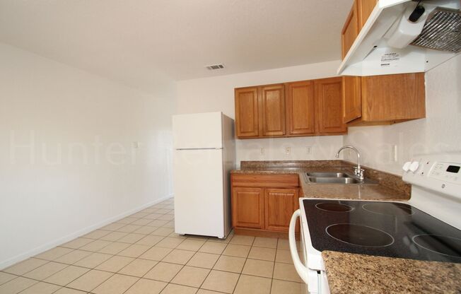 2 beds, 1 bath, $975, Unit Unit A