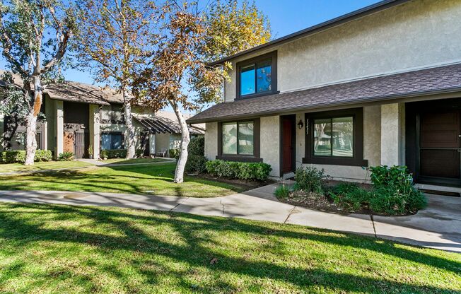 Remodeled End-Unit Townhouse w/ Ground Floor Bedroom