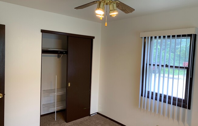 2 beds, 1 bath, $900