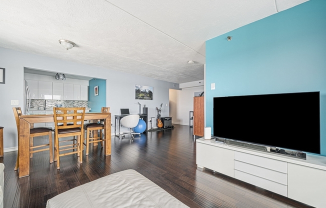 1 bed, 1 bath, 777 sqft, $2,600, Unit 1012