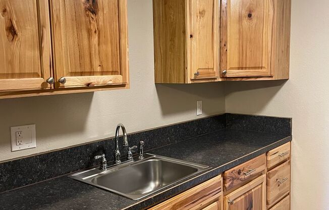 2 beds, 1 bath, 907 sqft, $1,400, Unit 1889B
