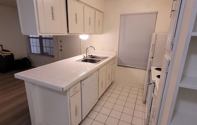 1 bed, 1 bath, 650 sqft, $1,259, Unit SUX-315