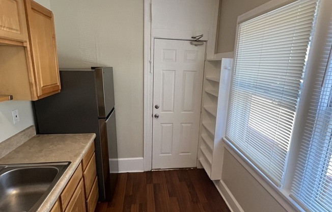 111 6 AVE N