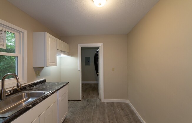 3 beds, 1 bath, $1,300