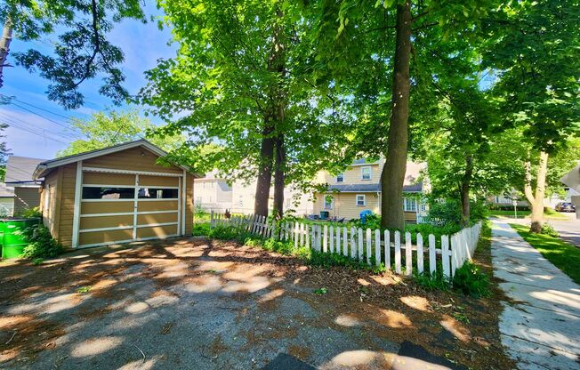 3 bd 1 ba House | Charlotte | Off street Parking | Garage | In unit laundry