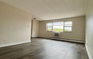 2 beds, 1 bath, $1,620, Unit 303