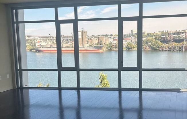 Waterfront Pearl Condo with Sweeping River & Bridge Views
