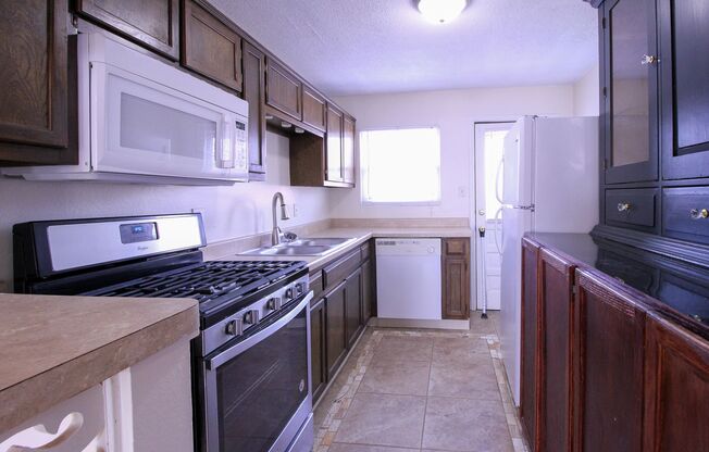 2 beds, 1 bath, $1,150