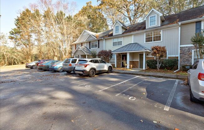 Welcome to this charming 2-bedroom, 1.5-bathroom house located in Dallas, GA.