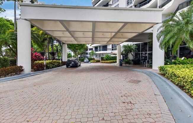 2 beds, 2 baths, $2,700, Unit #1402
