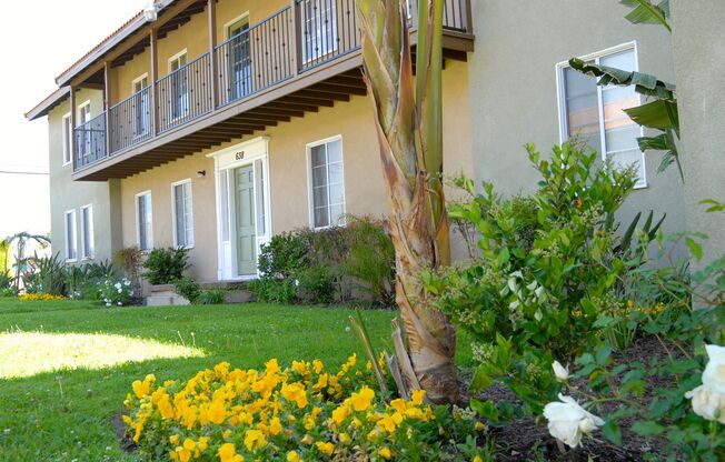 2 beds, 1 bath, $2,295, Unit 639 W Pomona Blvd, Unit C