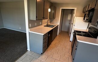 2 beds, 1 bath, 860 sqft, $865, Unit 10122-9