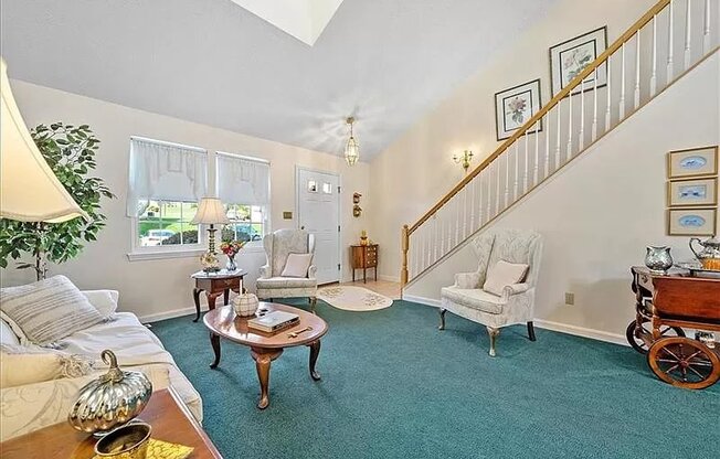 103 PADDOCK LN