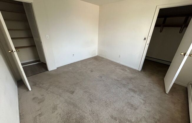 2 beds, 1 bath, $1,325, Unit 213