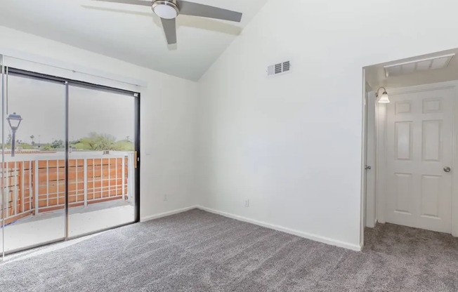 2 beds, 1 bath, 700 sqft, $1,025, Unit 297