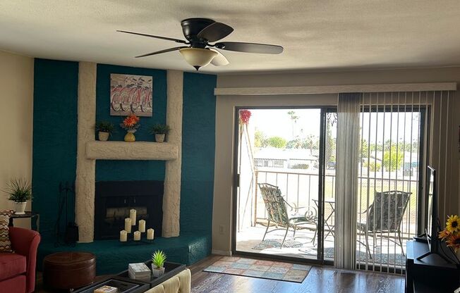 Gated 2 bed 2 bath condo with Gold Course Views