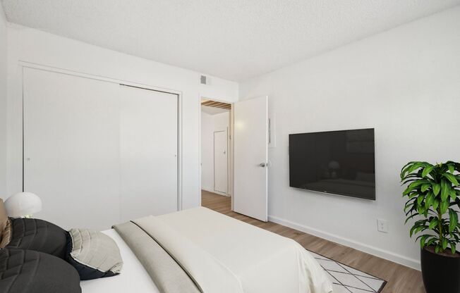 2 beds, 1 bath, 736 sqft, $1,149, Unit S118