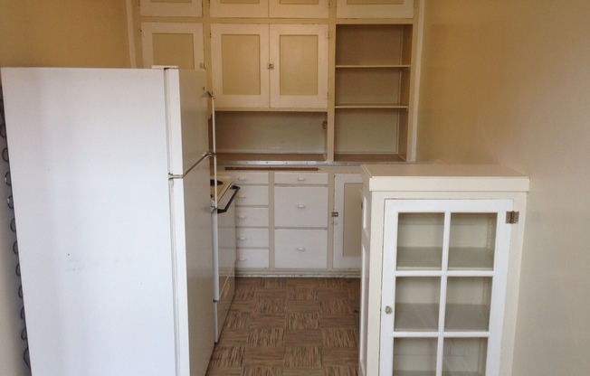 Studio, 1 bath, 465 sqft, $950, Unit 406