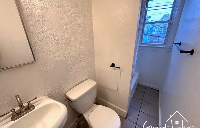 1 bed, 1 bath, $650, Unit Unit 2