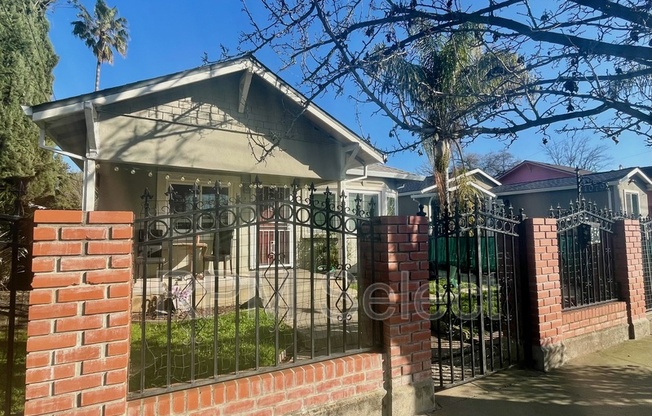 4079 4 AVE