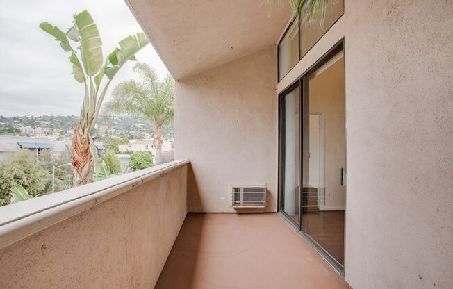 2 beds, 2 baths, 979 sqft, $4,000, Unit 301