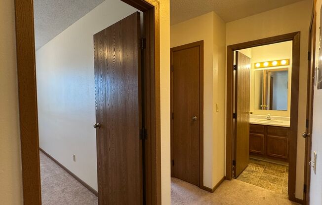 2 beds, 1 bath, 835 sqft, $695, Unit 306