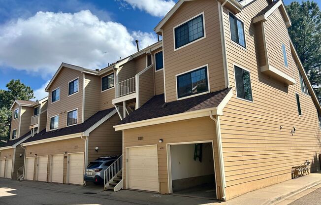 2 Bedroom Condo with Attached Garage in Gunbarrel