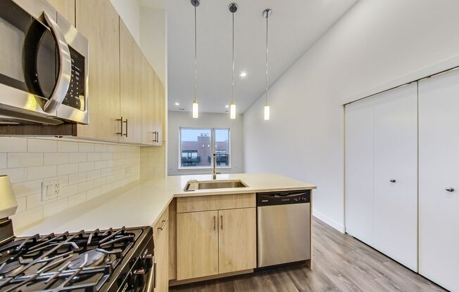 1509 N Western