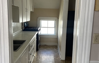 2 beds, 1 bath, 700 sqft, $1,700, Unit 3