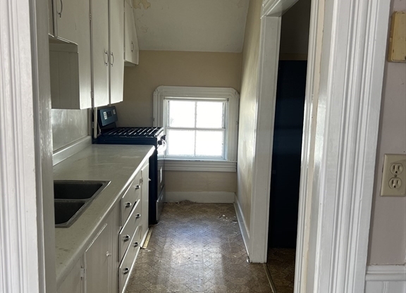 2 beds, 1 bath, 700 sqft, $1,700, Unit 3