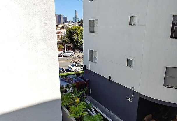 1 bed, 1 bath, 660 sqft, $2,350, Unit 211