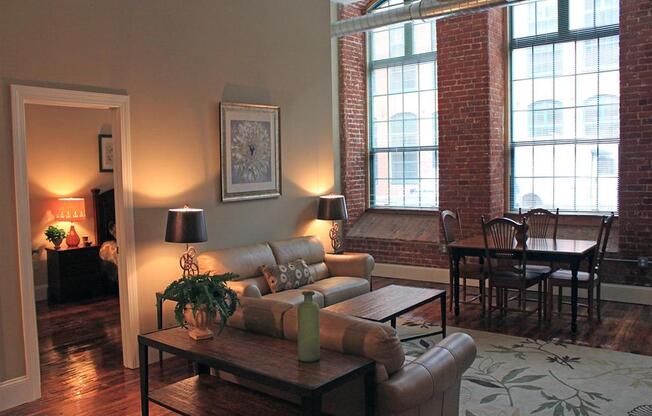 apartment for rent, Johnston, Cranston, Providence, Pawtucket, Boston, 1 bedroom, 2 bedroom, 3 bedroom, luxury apartment, pet friendly, hardwood floors, oversized windows, open floorplan