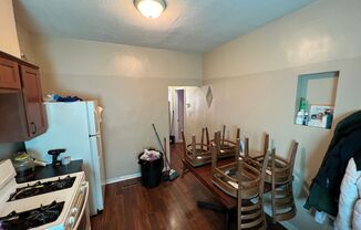 3 beds, 1 bath, 3 sqft, $1,200, Unit 3735 W Frederica Pl - Lower