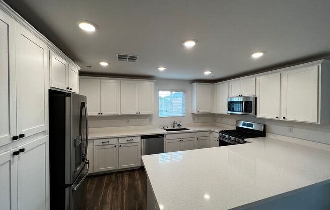4 beds, 2.5 baths, $1,995, Unit 1