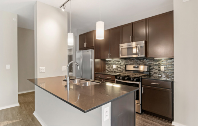 107 N DESPLAINES ST