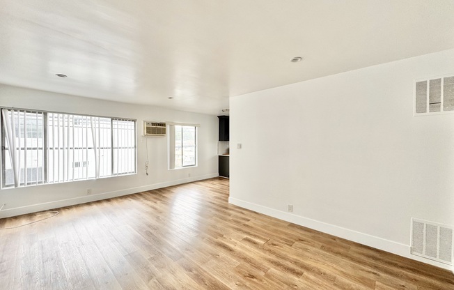 10206 REGENT ST