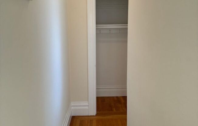 Studio, 1 bath, 340 sqft, $2,095, Unit 23